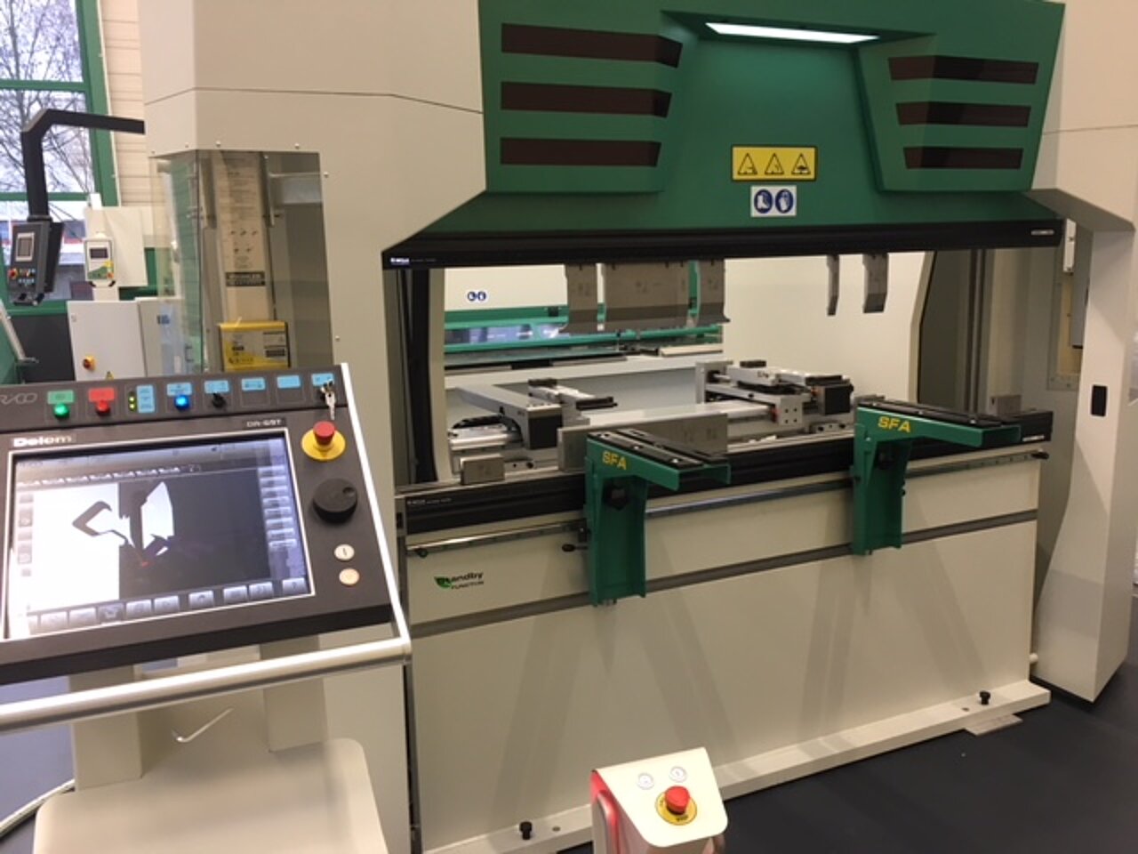 Beschreibung der hydraulischen Abkantpresse aus der Industrie-Baureihe