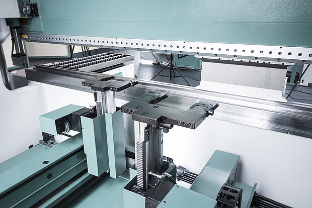 CNC-Presse mit 6-Achsen Hinteranschlag