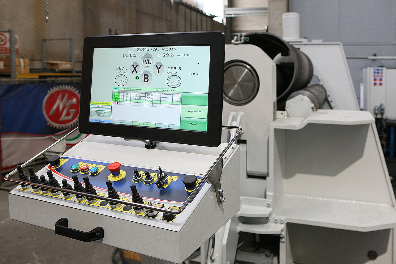 Steuerung der 3-Walzen Rundbiegemaschine mit variablen Achsen