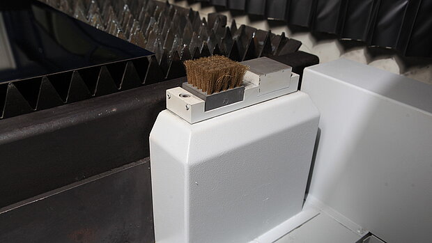 Flachbettlaser mit Düsenreinigung und Kopfkalibrierung