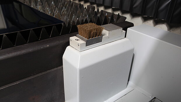 Düsenreinigung und Kopfkalibrierung für Laser-Schneidanlage