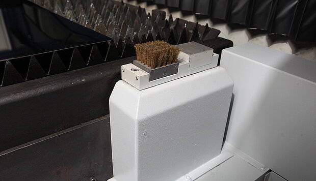 Düsenreinigung und Kopfkalibrierung für Laserschneidanlage