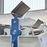 Rundbiegemaschine mit Druckbalken – stabile Oberwalze für kantähnliche Biegungen von Blechen.