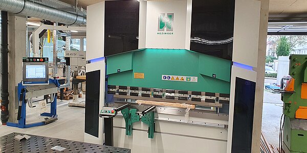 Gesenkbiegepresse Hezinger-PressLine B100-2100