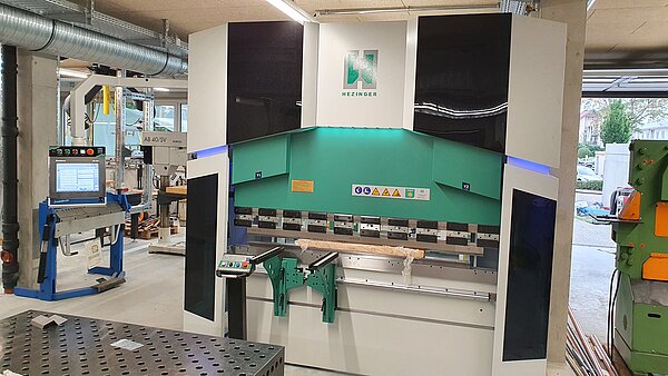 Gesenkbiegepresse Hezinger-PressLine B100-2100
