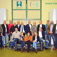 Festangestellte Servicemitarbeiter vs. Freelancer – Vorteile im Maschinenservice