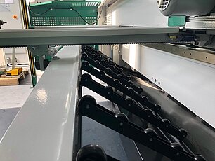 Motorschere mit Blech-Hochhaltung 