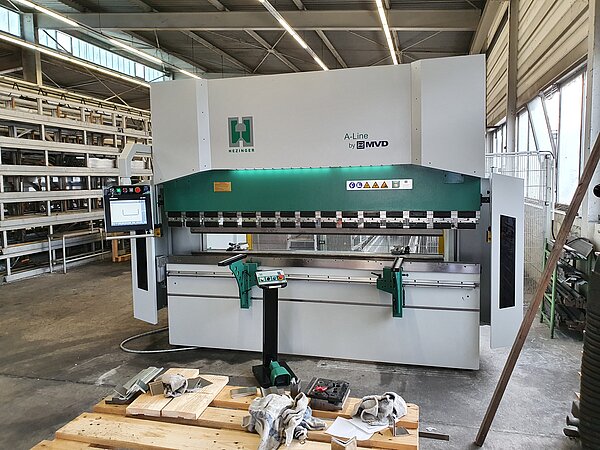 Kantbank Hezinger-PressLine A175-3100