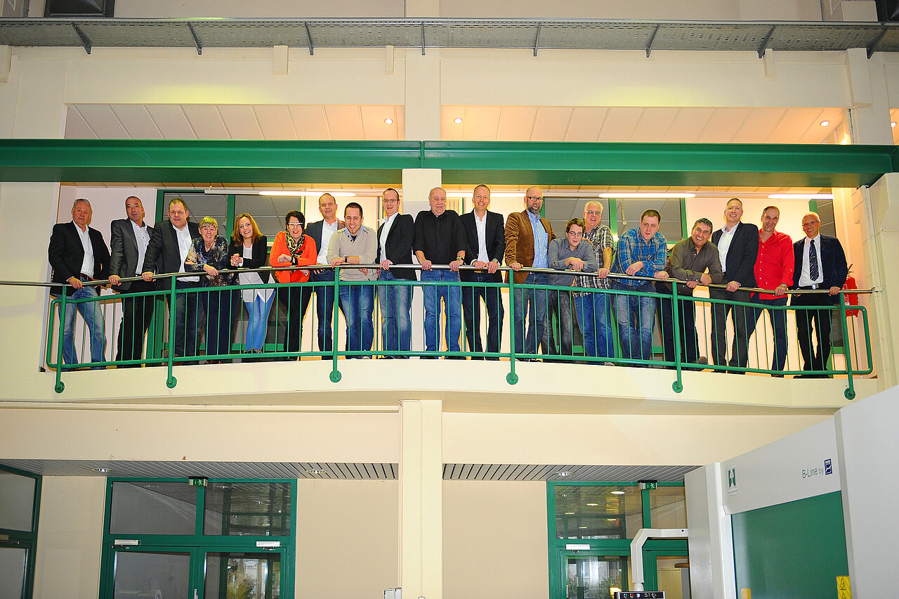 Belegschaft der Hezinger Maschinen GmbH