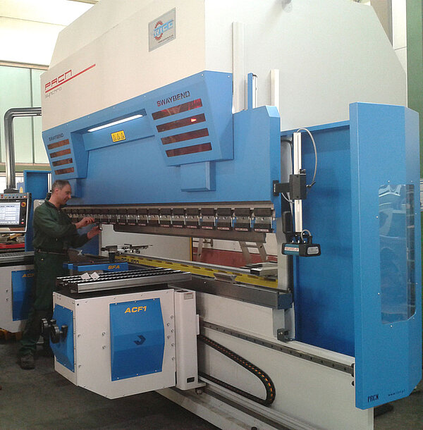 Industrie-Abkantpresse Hezinger-PressLine PRCN30040