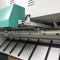 Freifahr-Funktion Hinteranschlag Tafelschere Blechbearbeitung