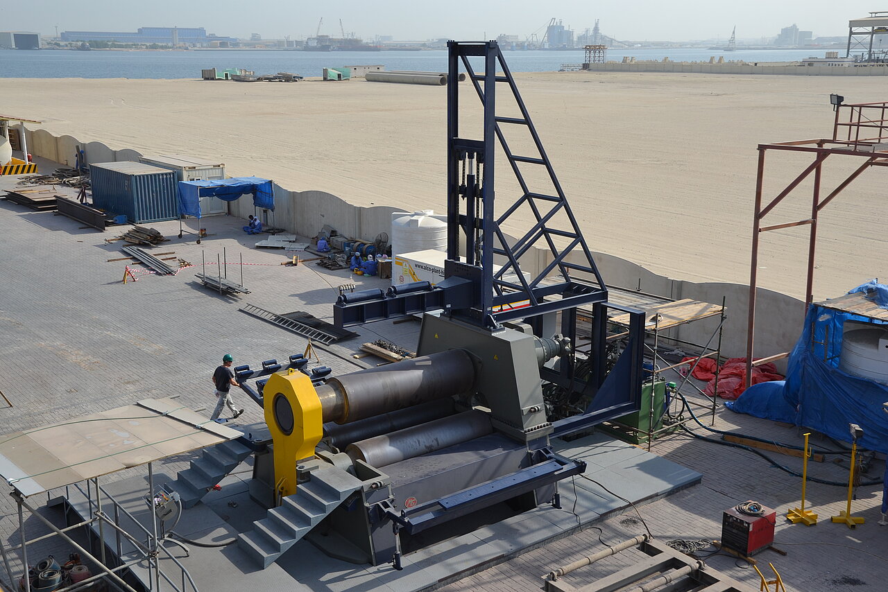 Materialhandling der 3-Walzen Rundbiegemaschine mit variablen Achsen