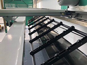 Motorschere mit Blech-Hochhaltung 