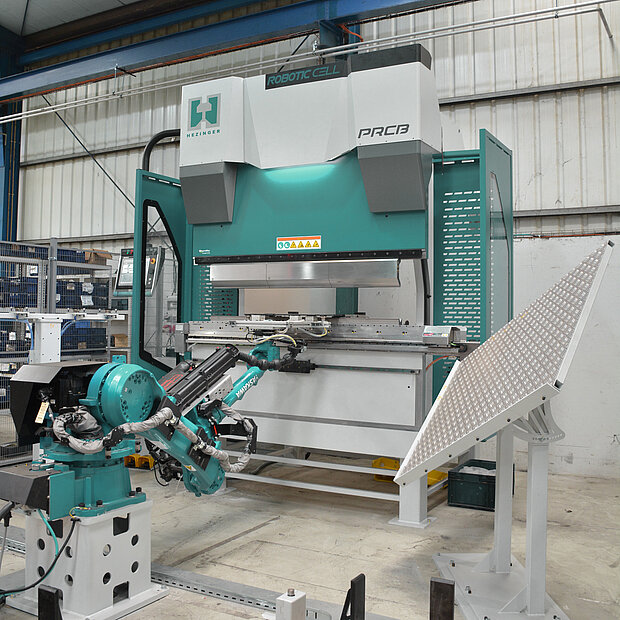 Biegezelle mit Roboter und Abkantpresse | Automatisiertes Biegen