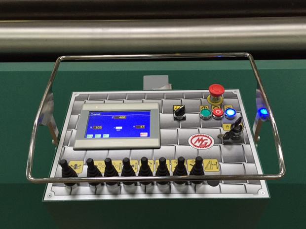 CNC-Steuerung für die hydraulische 4-Walzen Rundbiegemaschine