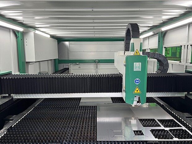 Laserschneidmaschine HLB mit RayTools Schneidkopf
