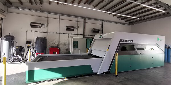 Laser-Schneidanlage Hezinger-LaserLine HLF1530-6kW