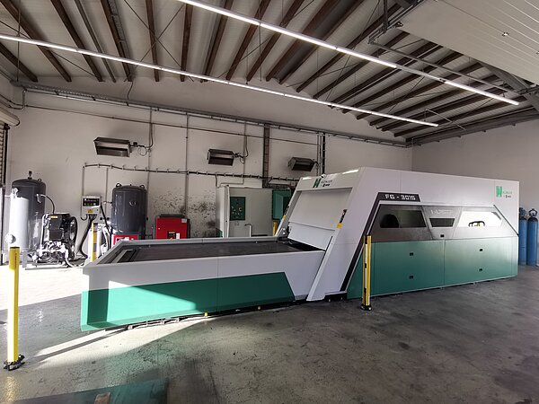 Laser-Schneidanlage Hezinger-LaserLine HLF1530-6kW
