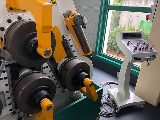 Ansteuerung hydraulischer 4-Walzen Profilbieger