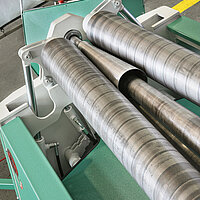 Rundbiegemaschine von Hezinger mit konischen Walzen – präzises Biegen von Trichtern, Kegel- und Übergangsstücken.