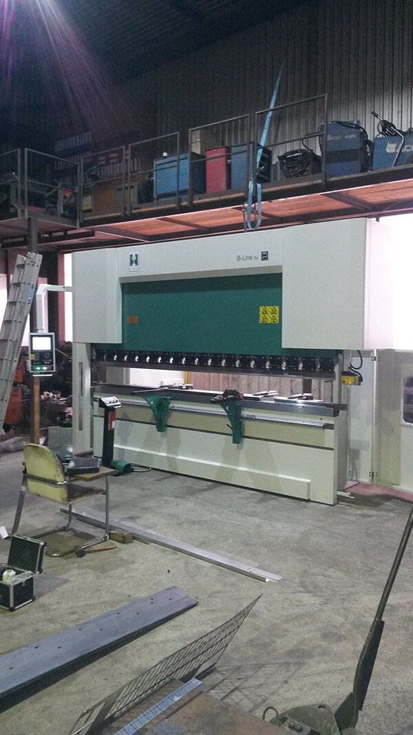 Gesenkbiegepresse Hezinger-PressLine B220-3700