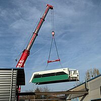 Abladen und Verbringen von Blechbearbeitungsmaschinen