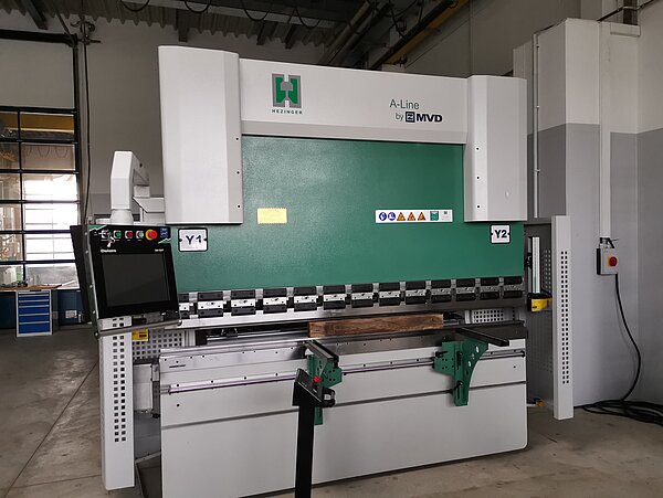 Kantbank Hezinger-PressLine A100-2600