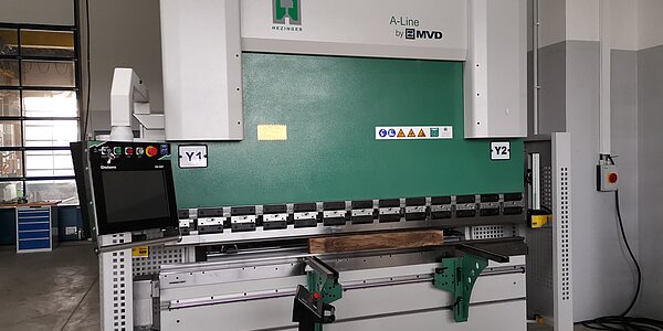 Kantbank Hezinger-PressLine A100-2600