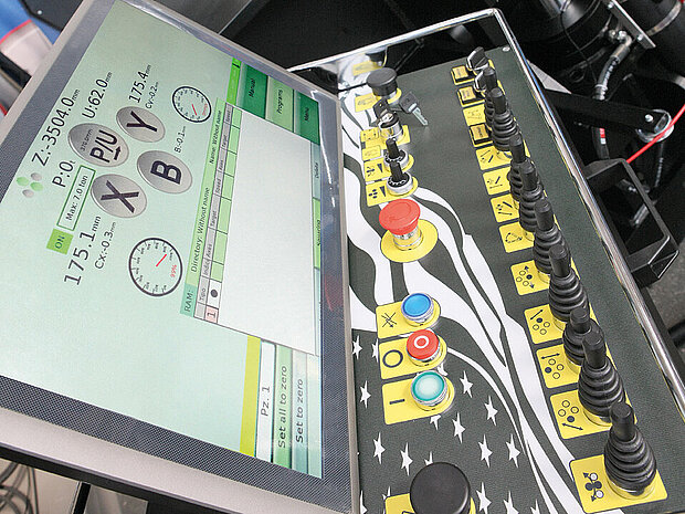 Lineare Rundbiegemaschine mit CNC-Steuerung TouchCommand PLUS